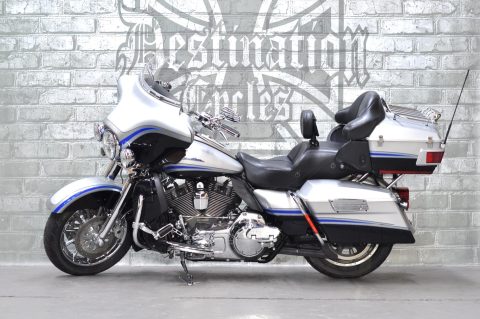 2009 Harley-Davidson CVO Ultra Classic FLHTCUSE4