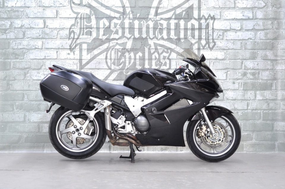 Road Passion Bremsbeläge Vorne – Semi-Metallic Satz Für Honda VFR800 / Crossrunner / Interceptor ABS (2006-2015)