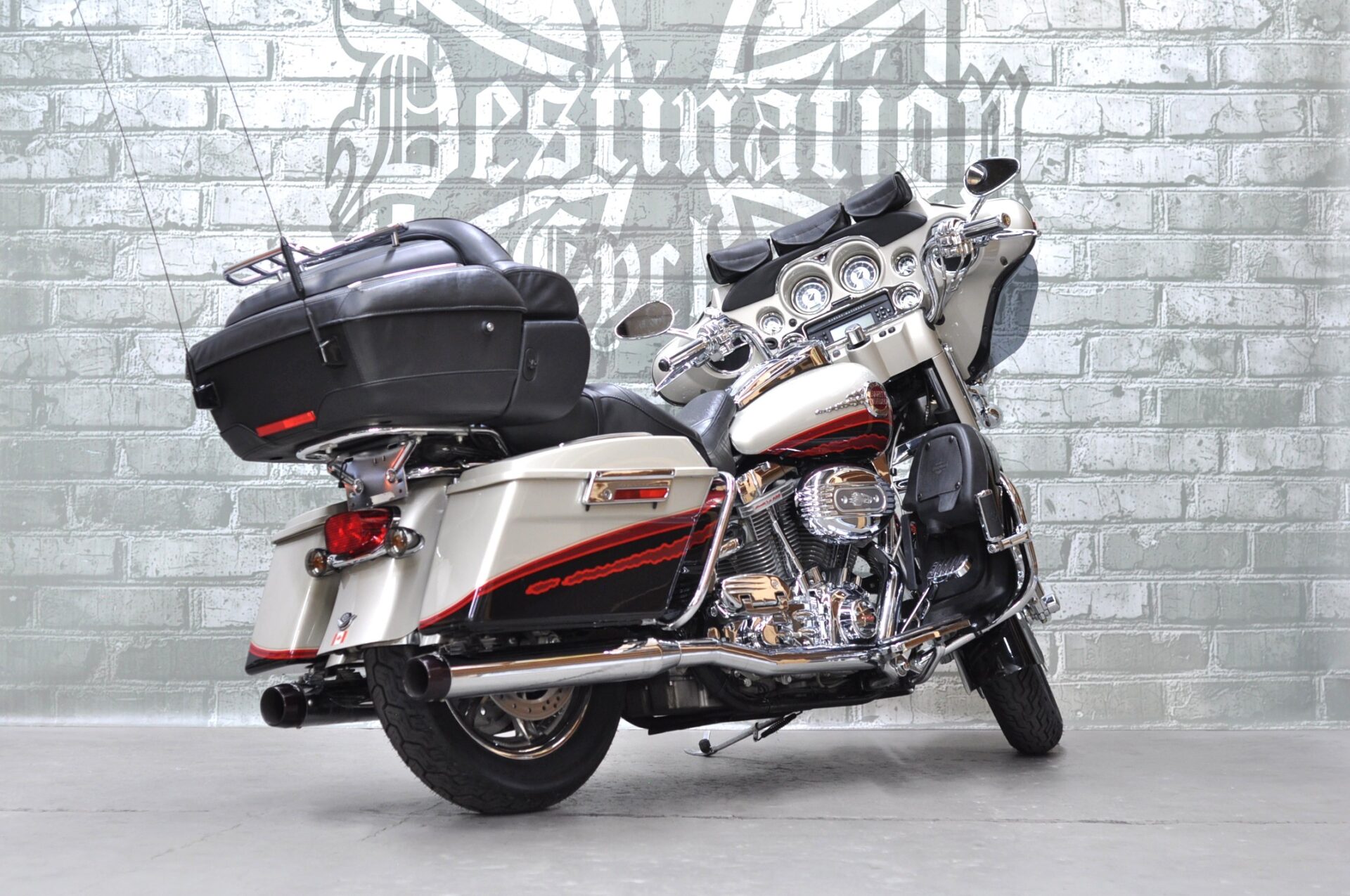 2006 Harley-Davidson CVO Ultra Classic FLHTCUSE