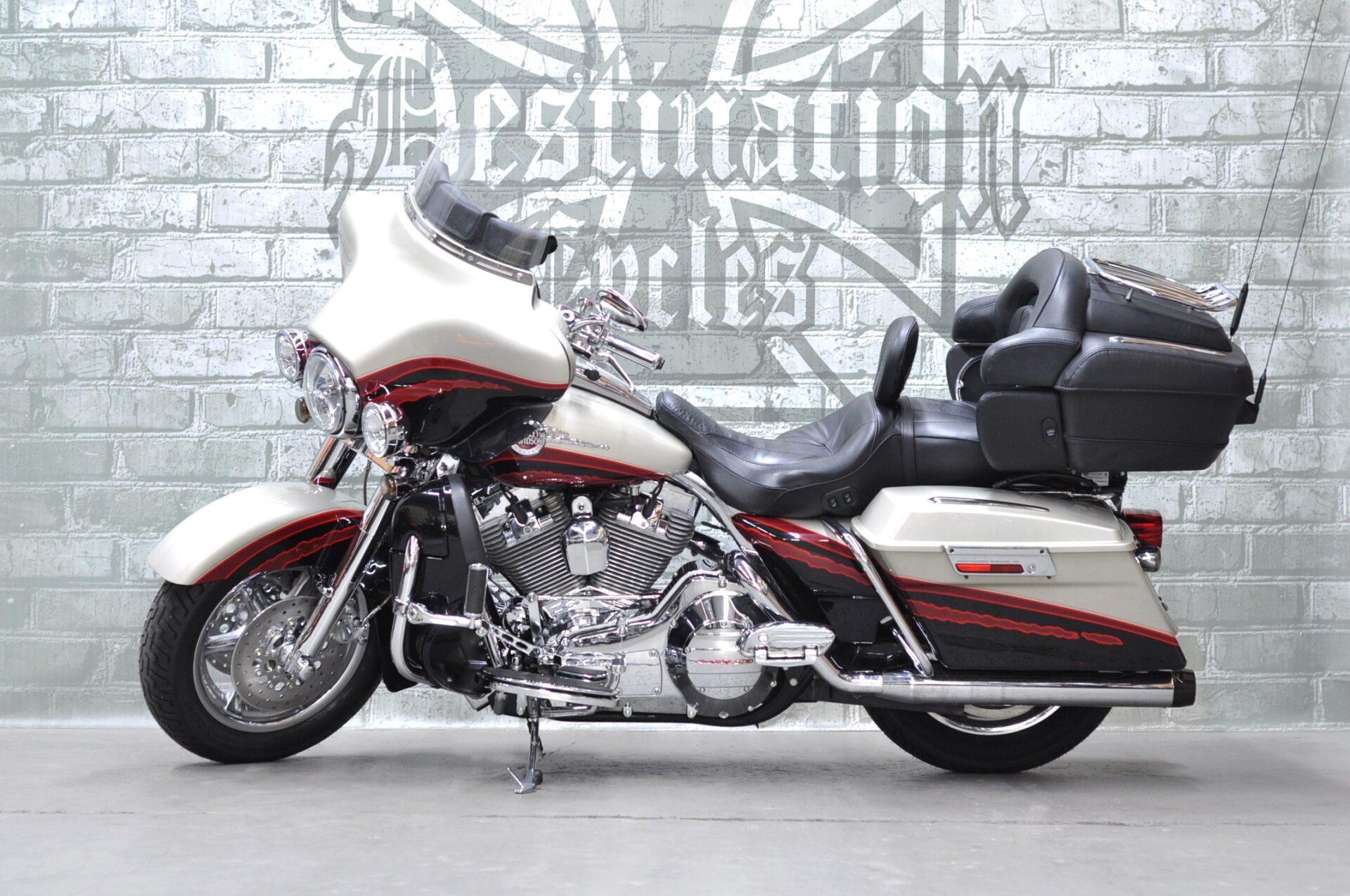 2006 Harley-Davidson CVO Ultra Classic FLHTCUSE