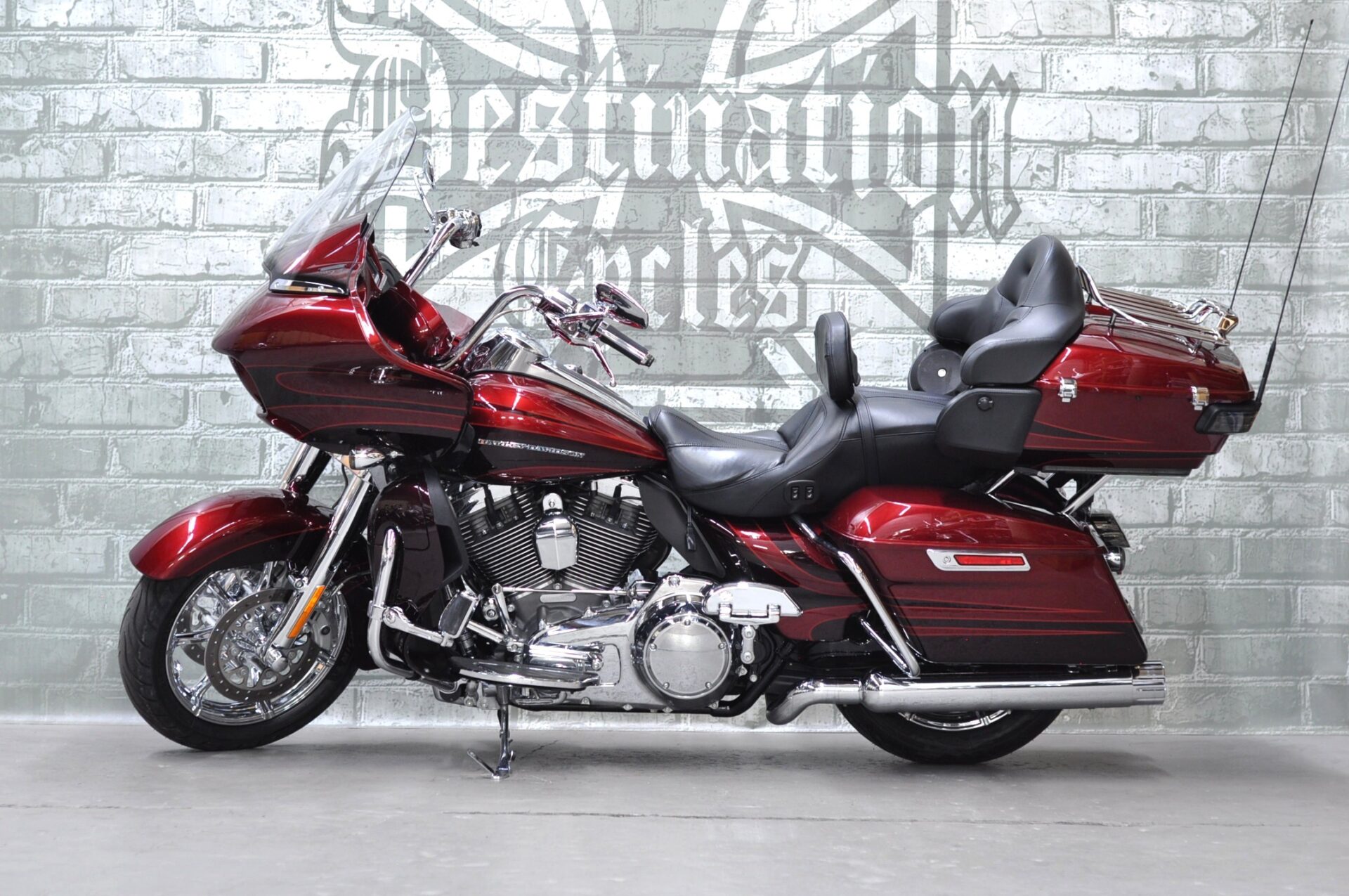 2015 Harley-Davidson CVO Road Glide Ultra FLTRUSE