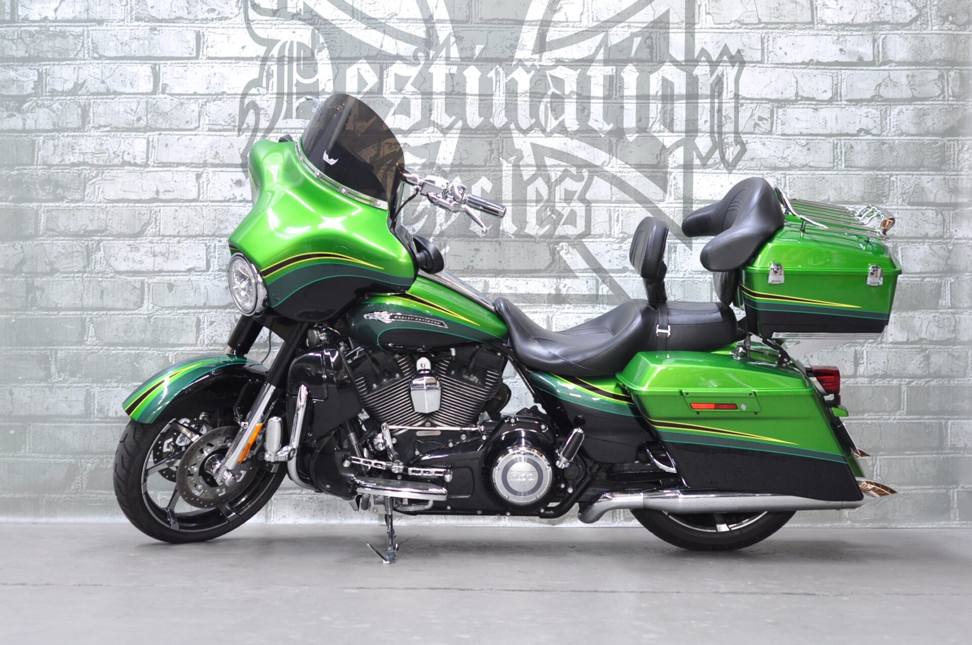 2011 Harley-Davidson CVO Street Glide FLHXSE2