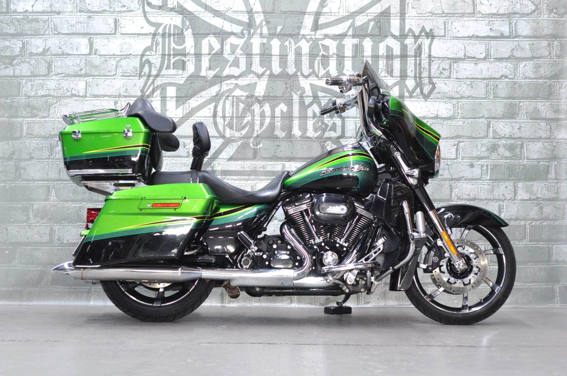 2011 Harley-Davidson CVO Street Glide FLHXSE2