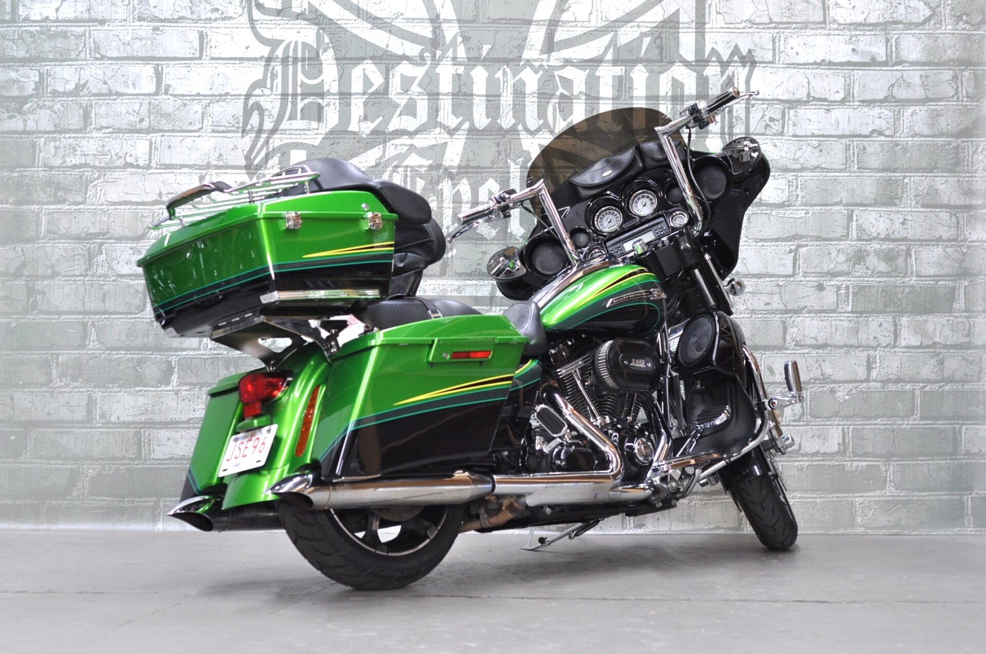 2011 Harley-Davidson CVO Street Glide FLHXSE2